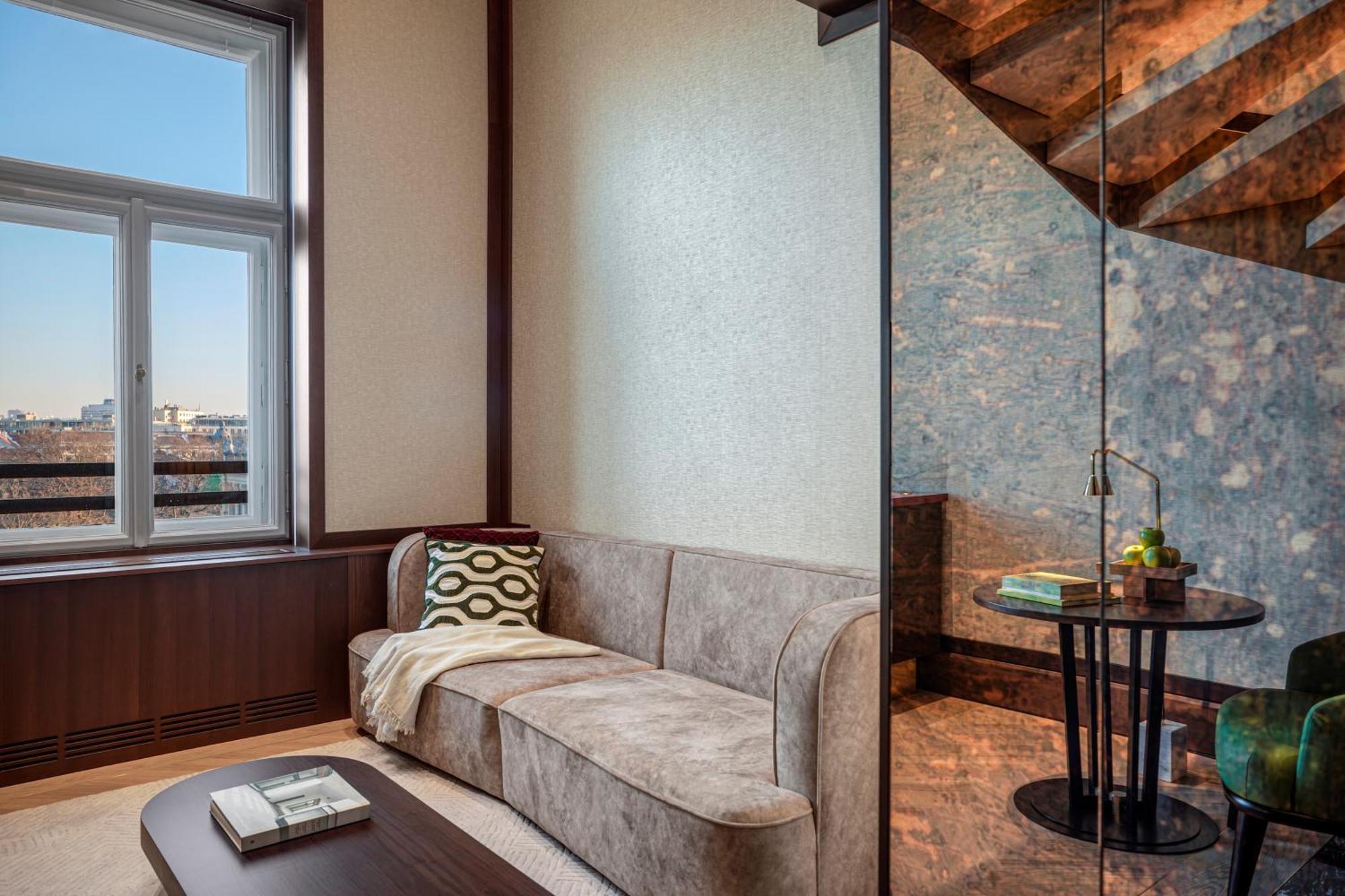 Almanac Palais Vienna Hotel Luaran gambar A living room at The Standard East Village