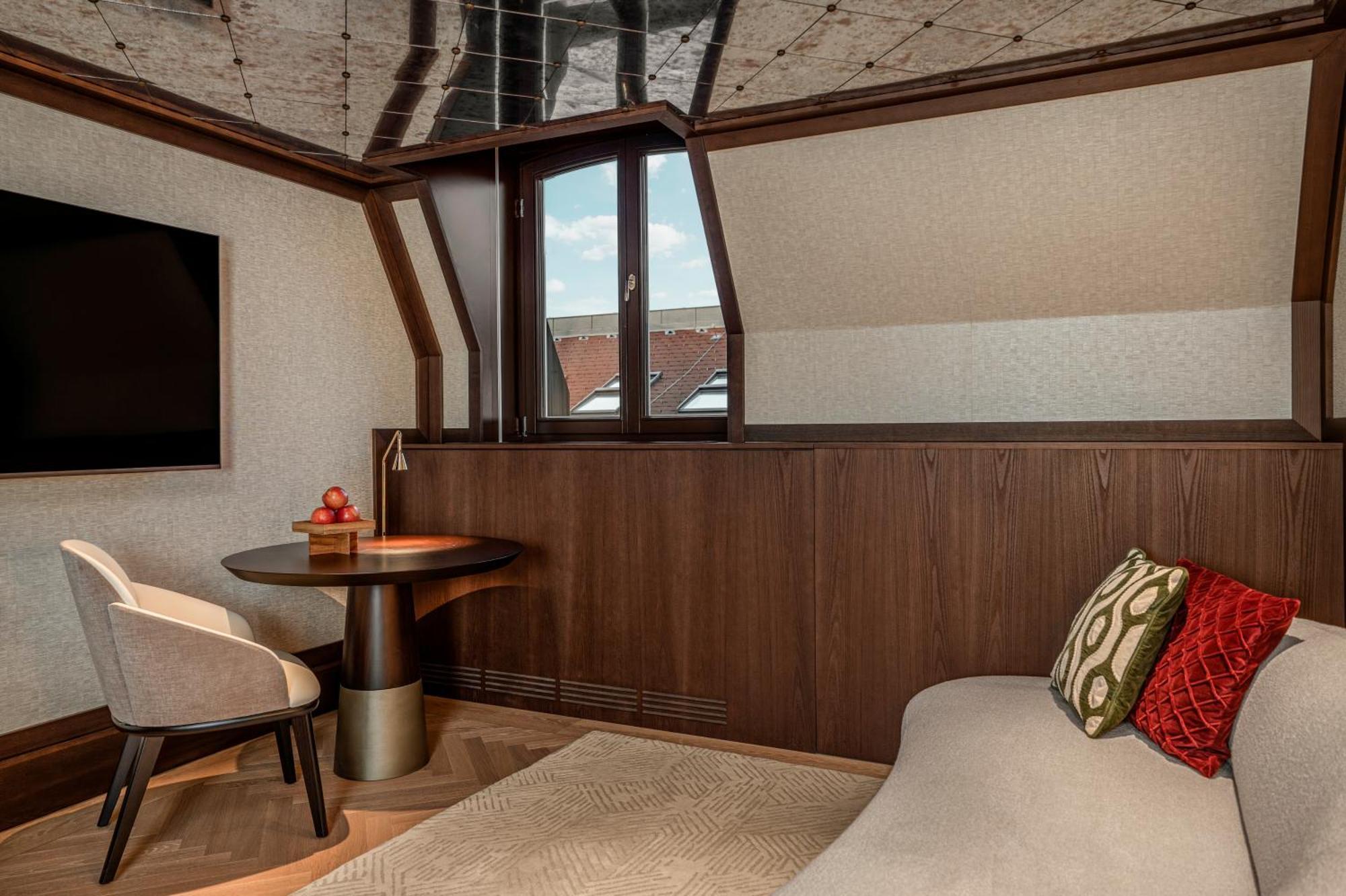 Almanac Palais Vienna Hotel Luaran gambar A suite at the hotel