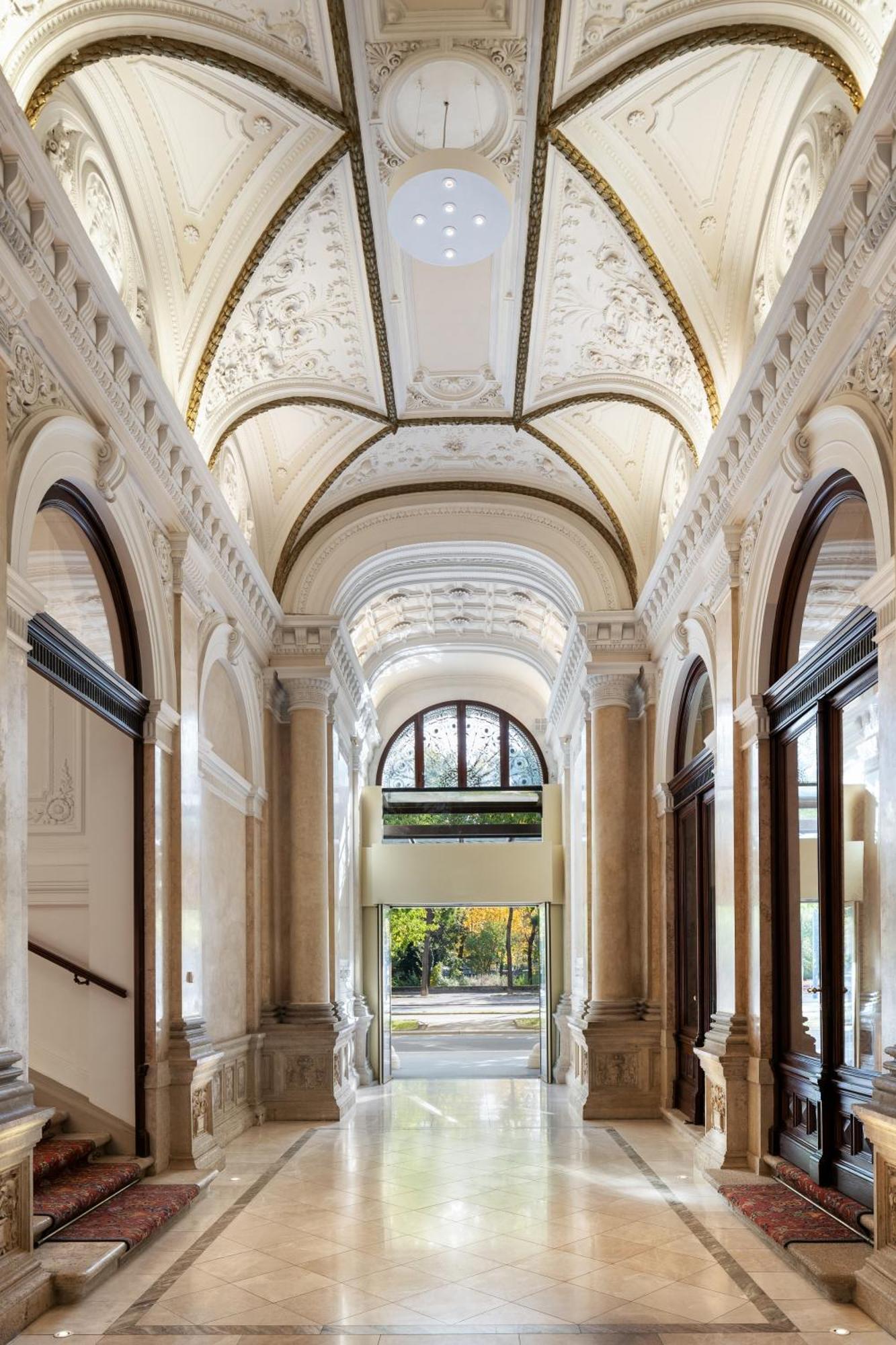 Almanac Palais Vienna Hotel Luaran gambar The interior of the hotel